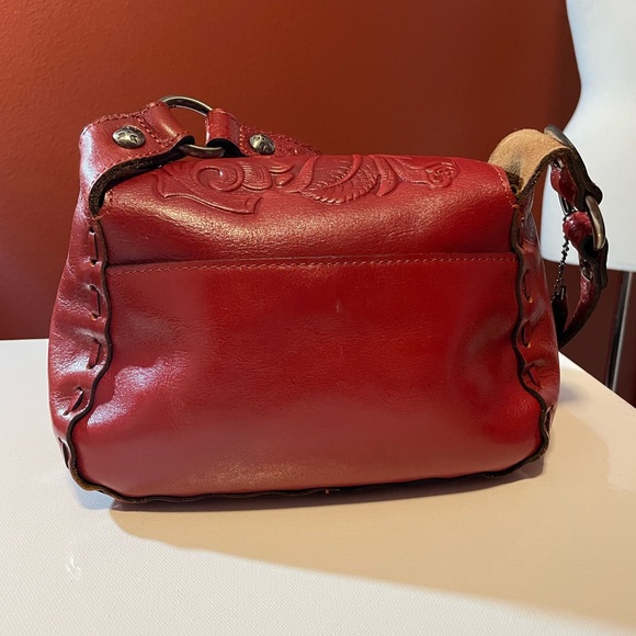 Patricia Nash Women’s Micaela Baguette Leather Red Rose‎ Embossed Shoulder Bag - Picture 7 of 7